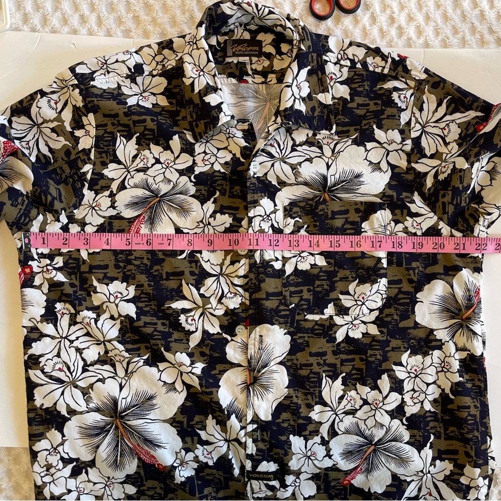 Volcom Men’s Brown and White Casual Button Down Shirt with Floral Pattern - Picture 5 of 9